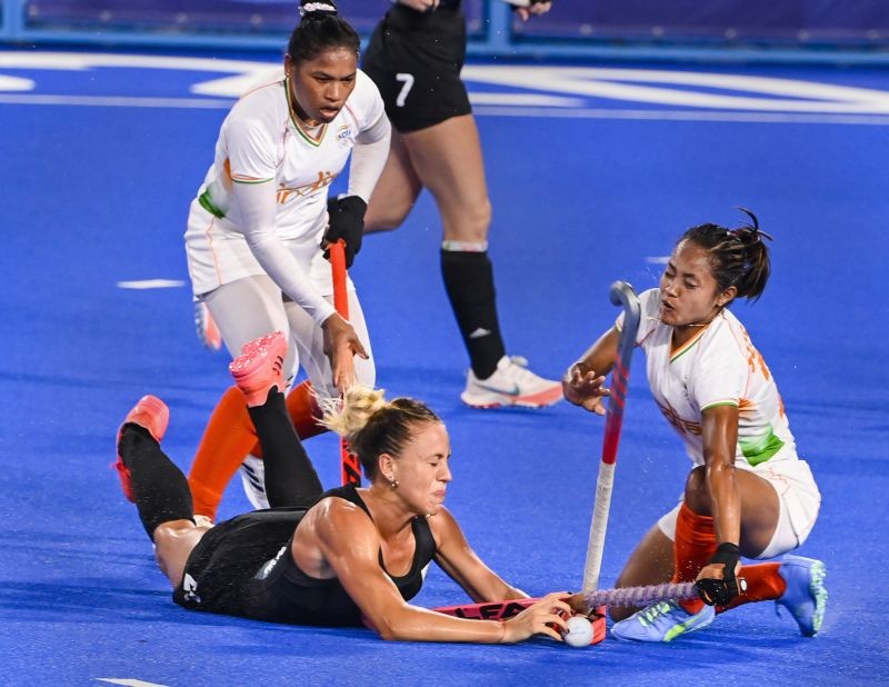 Tokyo: India's Sushila Chanu battles with Argentina's Julieta Jankunas for the ball during their women's field hockey semifinal match, at the 2020 Summer Olympics, in Tokyo, Wednesday, August 4, 2021.  (PTI Photo/Gurinder Osan)