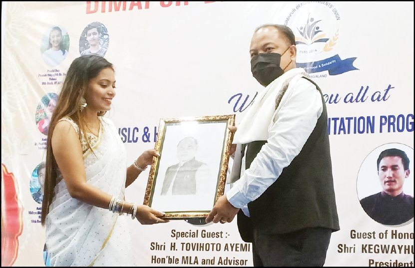 MLA & Advisor for Power, H Tovihoto Ayemi being felicitated by Dimapur Bengali Students’ Union in Dimapur on August 29. (Morung Photo)