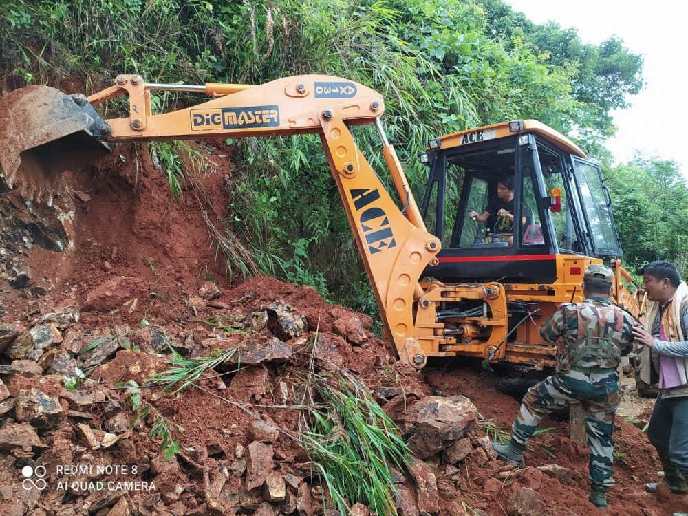 The personnel of Kiphire Battalion of Assam Rifles under aegis of HQ IGAR (North) assists Pokhpur Village in clearing of multiple road blockades due to landslides on the village road by on August 22. (Photo: PRO, HQ IGAR-N)