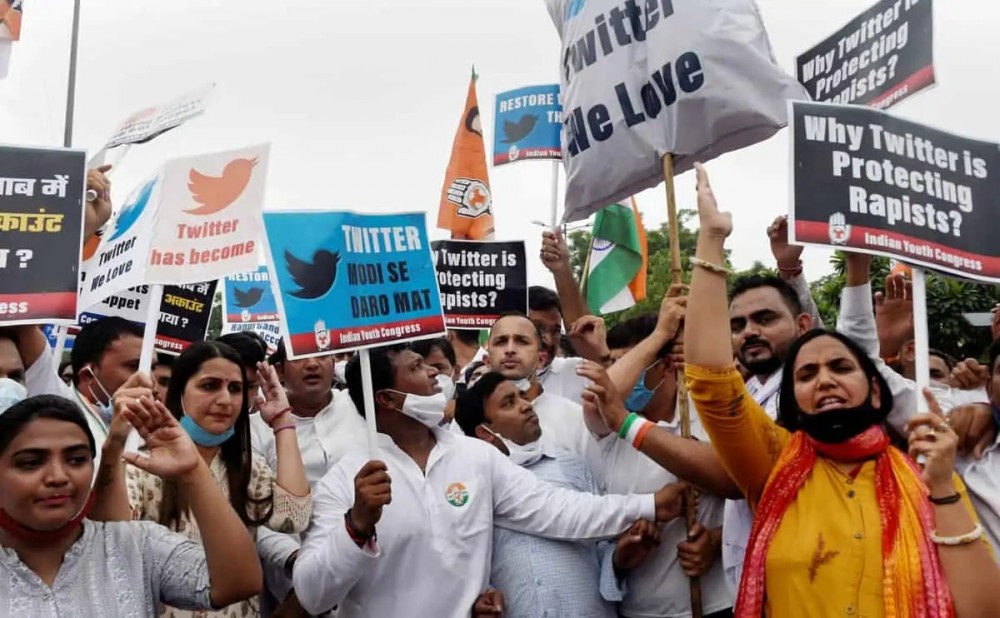 New Delhi: Congress activists stage a protest in support of party leader Rahul Gandhi against the 'temporary suspension' of his Twitter account, outside Twitter office in New Delhi, Monday, Aug. 9, 2021. (PTI Photo/Atul Yadav)
