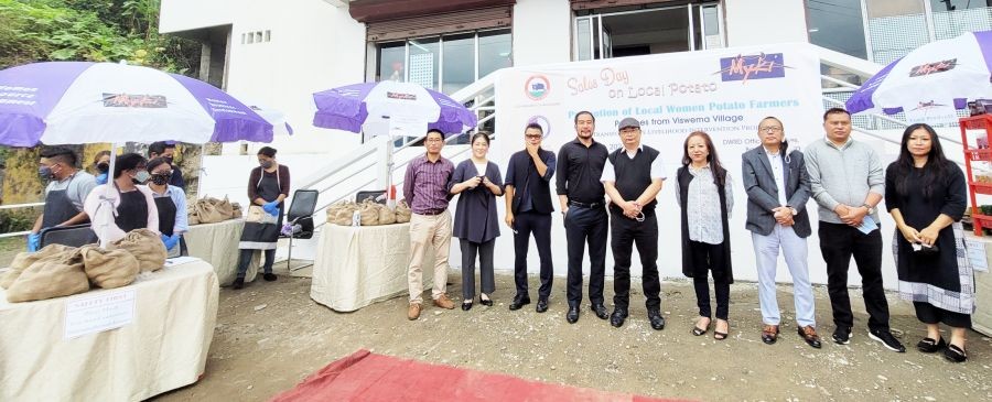 Dignitaries with others during sales day on local potato in Kohima on August 13. (Morung Photo)