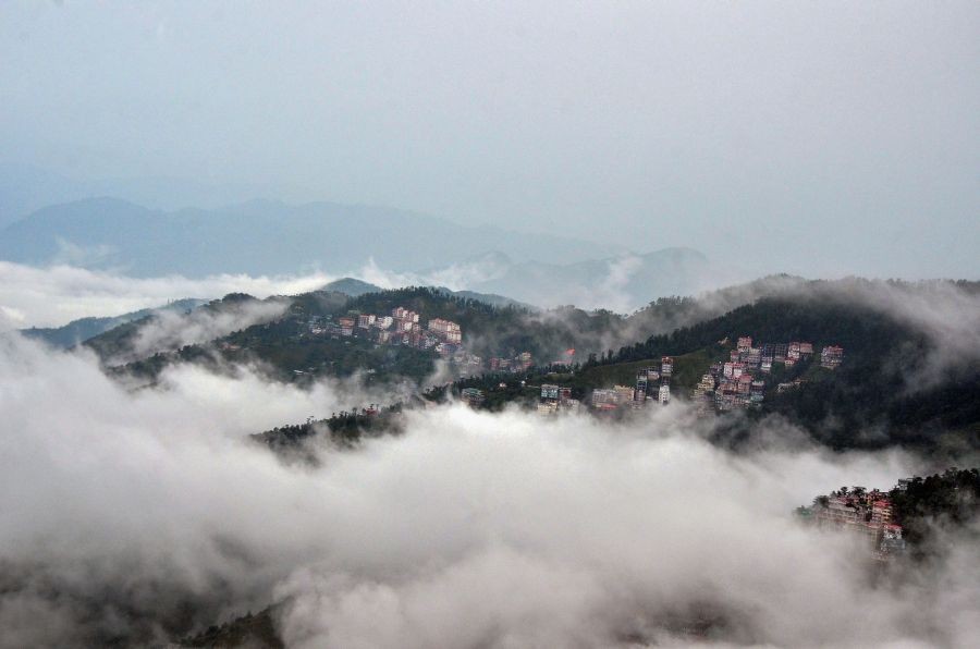 Shimla: Fog engulfs the mountains after heavy rainfall in Shimla, Tuesday, Sept. 21, 2021. (PTI Photo)