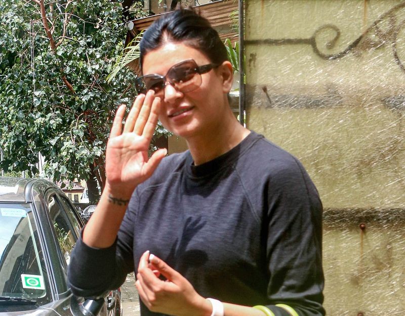 Sushmita Sen tells Rohman Shawl 'I am unconditionally yours', flaunts her  big rock in new Instagram post