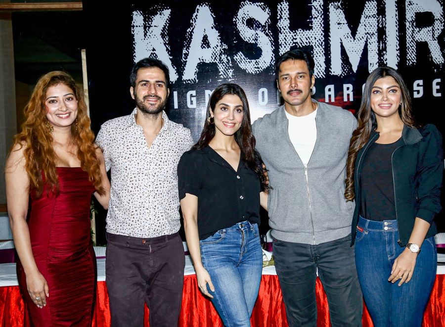 Srinagar: Bollywood actors Rajniesh Duggal, Akansha Puri, Niharica Raizada, Sajjad Dalfarooz and Dilbar during a press conference for announcement of a web series, in Srinagar, Sunday, September 19. 2021. (PTI Photo)