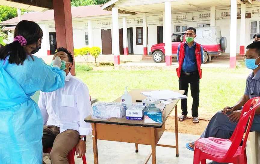Random Sample Testing was conducted at various blocks under Wokha district by health care workers as preventive measures against the pandemic on September 8 and 9. (Photo Courtesy: Twitter/@ Chos_Rhts | Image for Representational purpose only)