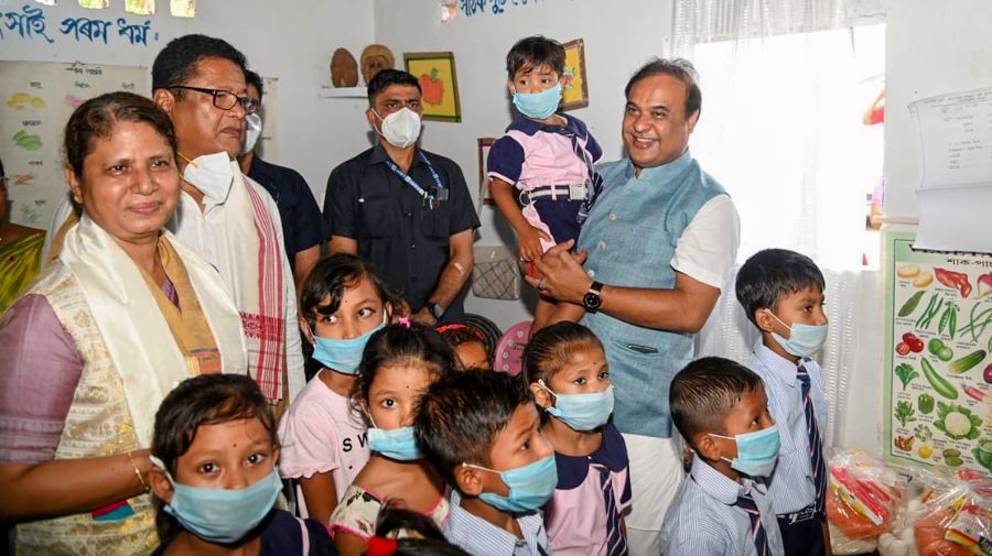 **EDS: TWITTER IMAGE POSTED BY @himantabiswa**Dhemaji: Assam Chief Minister Himanta Biswa Sarma interacts with the children at Dihingia Chuk Anganwadi Centre in Dhemaji, Thursday, Sept. 30, 2021. (PTI Photo)(