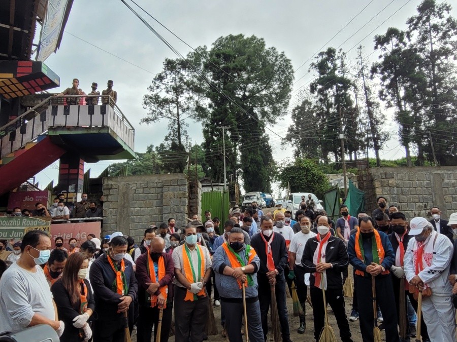 Chief Minister Neiphiu Rio and others at the social work programme in Kohima. (Morung Photo)