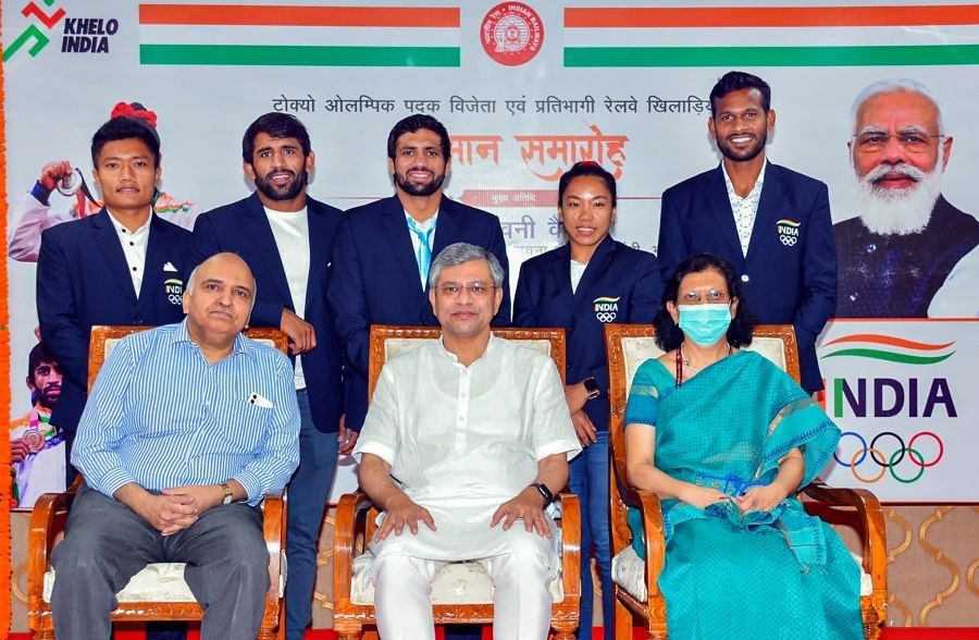 **EDS: HANDOUT PHOTO MADE AVAILABLE FROM PIB** New Delhi: Union Minister for Railways, Communications, Electronics and Information Technology Ashwini Vaishnaw in a group photograph with the medal winners and participants of Indian Railways in Tokyo Olympics, in New Delhi on September 30, 2021. (PTI Photo)