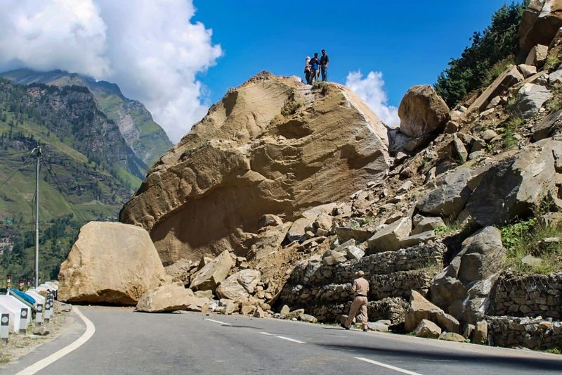 Manali: A view of the blocked Manali-Leh highway after landslides at Nehru Kund near Manali, Thursday, September 16, 2021. (PTI Photo)