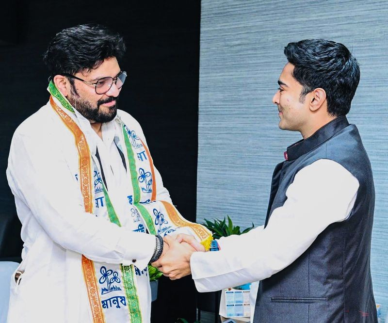 National General Secretary Abhishek Banerjee with former Union Minister and sitting MP Babul Supriyo after the latter joined the Trinamool Congress in Kolkata on September 18, 2021. (PTI Photo)