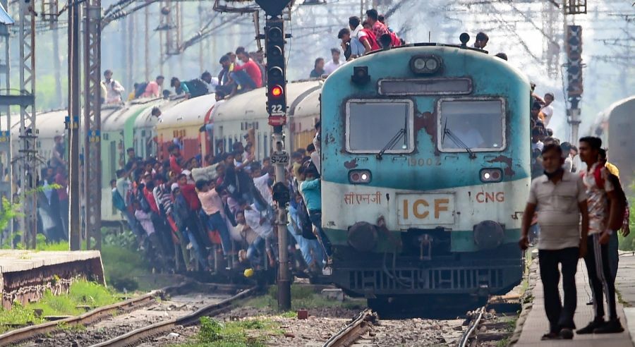 Ghaziabad: Commuters travel by an overcrowded train during office-hour rush, in Ghaziabad, U P, Thursday, Sep 30, 2021.   (PTI Photo/Kamal Kishore)