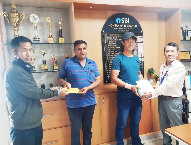 Pelhoutseilie Sorhie, Assistant Sanitary Inspector, Kohima Municipal Council, Kohima was felicitated by the Assistant General Manager, State Bank of India, Kohima branch for his “honesty in restoring cash amount of Rs 9000 to the rightful owner.” Sorhie had reportedly found the cash lying unattended in an SBI ATM booth located at Peraciezie, Kohima on September 8. (Photo Courtesy: SBI Kohima Branch)