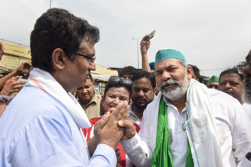 DPCC President Anil Choudhary and Bharatiya Kisan Union leader Rakesh Tikait at Ghazipur border during the 'Bharat Bandh' called by farmer organizations against Centre's farm laws,  in New Delhi on September 27, 2021. (PTI Photo)