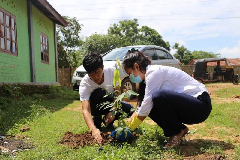 Guest Speaker for the event Neisenuo Rengma planting a sapling to mark the 1st foundation day of Phevima Eco Club on September 10. (Photo Courtesy: PEC)