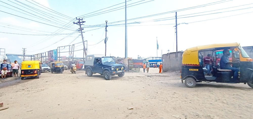 The condition of the road on the west end of Dimapur’s GS Road, which connects with the rail yard, Golaghat Road and Flyover on October 25. (Morung Photo)