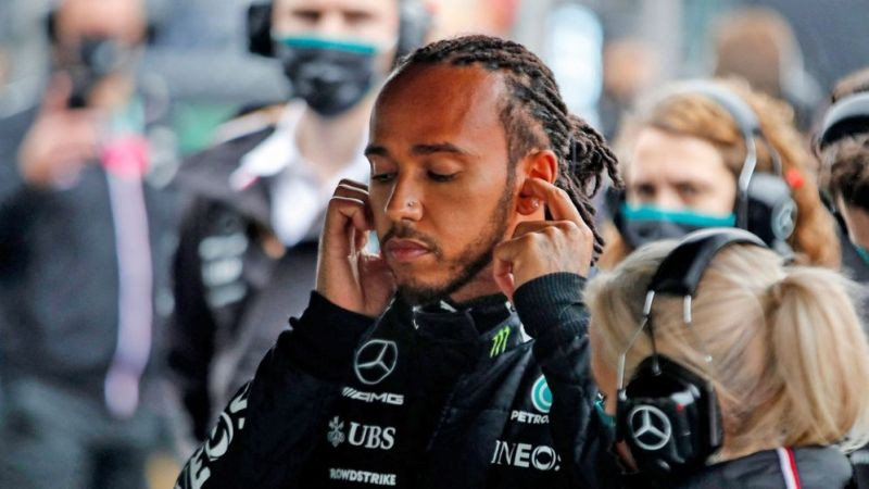 I should have gone with my gut feeling, says Hamilton about late tyre change. credit www.formula1.com