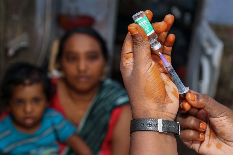 A medic prepares to administer a dose of COVID-19 vaccine to a beneficiary during a door to door vaccination drive, in Chennai on October 6, 2021. (PTI Photo)