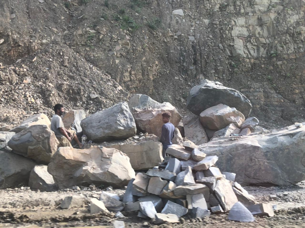 In this photo taken October 16, two masons are seen enjoying a light moment at a stone quarry located along the Viswema-Zuketsa-Pfütsero Road. According to Nagaland Statistical Handbook 2021, the Gross State Value Added from Mining and quarrying at constant (2011-12) prices increased from Rs 5660 lakh in 2011-12 to Rs 31927 lakh  in 2019-20 (Provisional). With COVID-19 impacting every sector of the economy, the handbook, however, forecasted a decrease in 2020-21 (Advance Estimate) to Rs 23913 lakh. (Morung Photo)