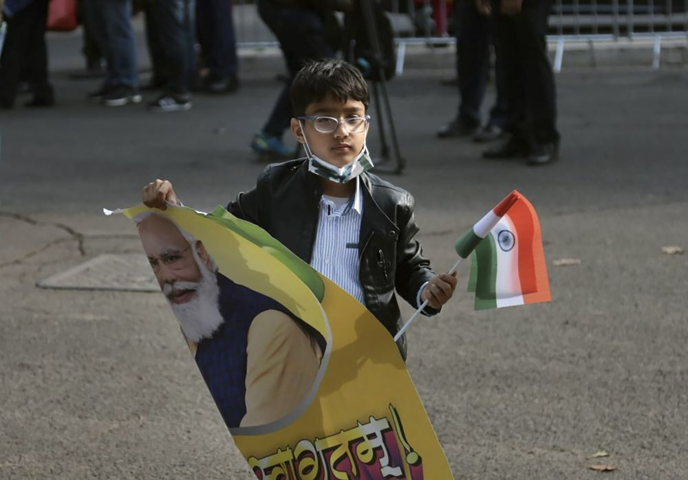 v**EDS: IMAGE PROVIDED BY PMO ON FRIDAY, OCT. 29, 2021.** Rome: A child holds the national flag and a poster of Prime Minister Narendra Modi to welcome him in Italy. (PTI Photo)(