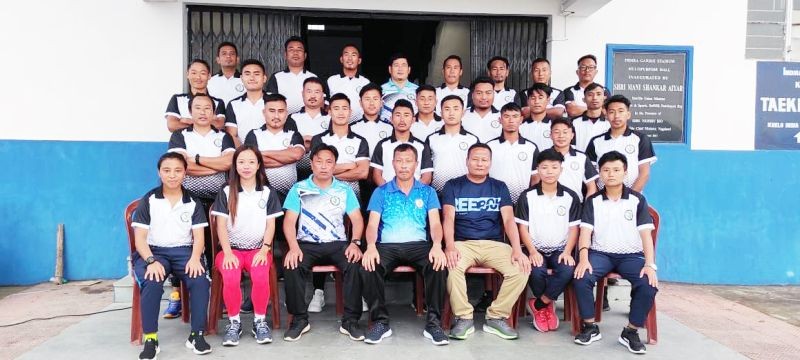 The participants along with the instructors and others.