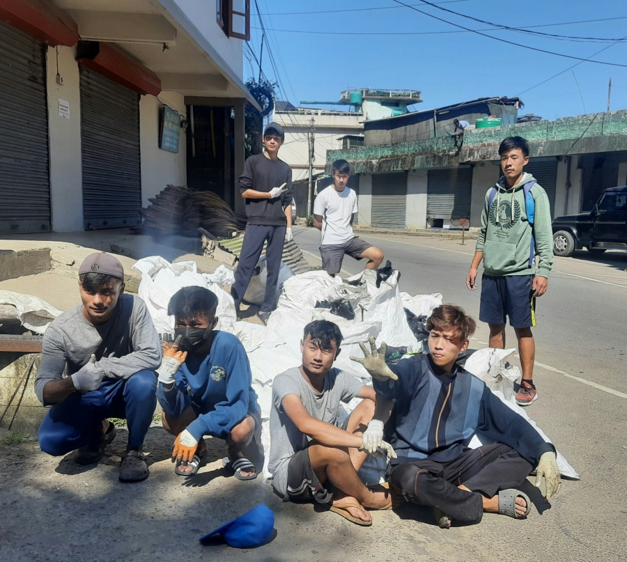 A group of like-minded college going students called "kutini Gang" voluntarily conducted a cleanliness drive in Upper AG Colony, Kohima on October 12. The members started the drive from Mohonkhola and winded up in Sakhrie Park junction picking up plastics and thrashes from the main road and the clogged drains. A note from the organisers said they draw their inspiration from their seniors The Adjustment Bureau who have been relentlessly working for the upliftment of the society without seeking media attention and further said that they have bigger visions like cleaning the Dzuvuru stream and common heritage like the Dzükou valley in the long run. Advisor to the group Vitoto Noswe, encouraged and appreciated the young guns for taking up such a great initiative. The Adjustment Bureau sponsored refreshments and assured all help to this young emerging group in the near future.