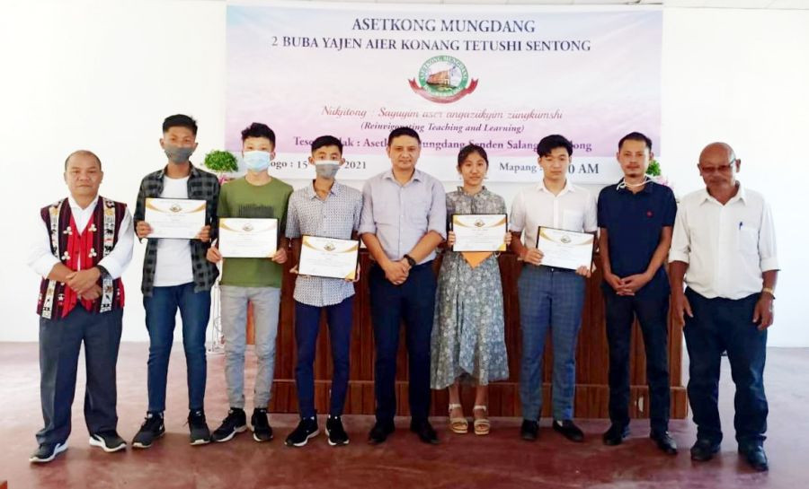 Recipients of the second Asetkong Mungdang Yajen Aier Award for Meritorious Students with Temsuchuba Jamir, SDO(C) Mokokchung and Asetkong Mungdang officials, Kobulong, October 15. (Morung Photo)