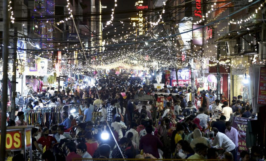 New Delhi: A crowded  Kamla Nagar market ahead of the Diwali festival, in New Delhi, Saturday, Oct. 30, 2021. (PTI Photo/Shahbaz Khan)
