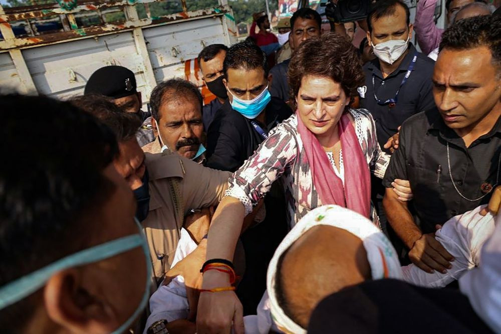 **EDS: IMAGE POSTED BY @INCUttarPradesh** Agra: Congress General Secreatry Priyanka Gandhi Vadra on her way to meet the family of Arun Valmiki, who allegedly died in police custody, in Agra,Wednesday,Oct 20, 2021. (PTI Photo)