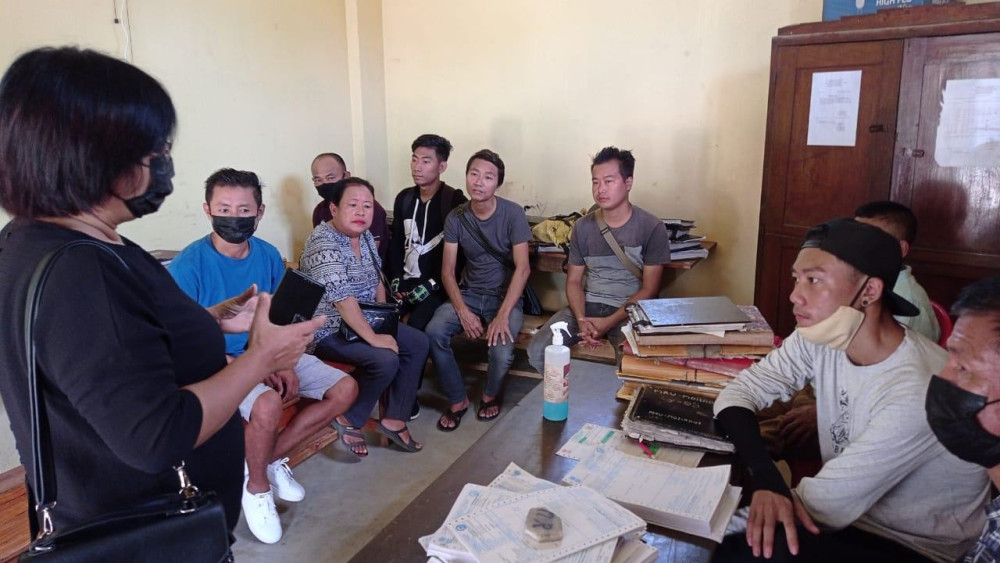 Jt Secy Power, Sara S Jamir interacts with meter readers in Chümoukedima on October 13. (DIPR Photo)