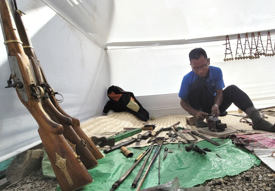 A Konyak gunsmith from Longwa village demonstrates the process of gun making at Hornbill Festival 2021 at Kisama. (Morung Photo)