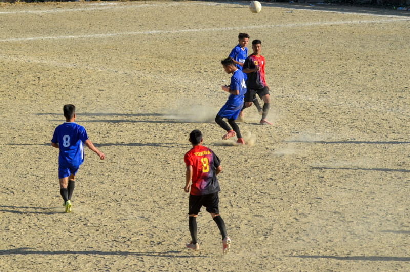 The Beginners FC in blue jersey playing against the Veteran United at the TDFA Cup in Tuensang on December 3. In the ongoing TDFA Cup played at Parade Ground, Tuensang on December 3, Veteran United won over The Beginners FC by a score of 2-0. Mongko scored both the goals. Earlier, Excel Naga FC defeated Young High FC by score of 7-0. Hanglen, Khumba and N Ato scored two goals each while Bin scored one. In the second match, TVSF defeated Junior Gunners FC by a score of 3-0. Changsang, S Ayen Mongba and Alemba K were the goal scorers. (Morung Photo)
