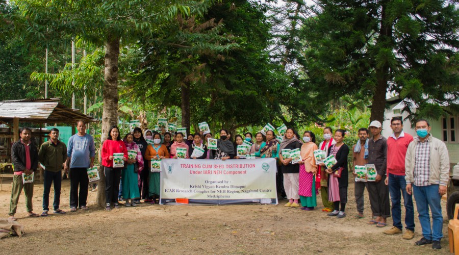 Participants of the one day field day programme on participatory seed production.