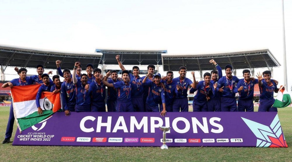 Players of India pose with the ICC U19 Men's World Cup Trophy following the ICC U19 Men's Cricket World Cup Final match between England and India at Sir Vivian Richards Stadium on February 05, 2022 in Antigua, Antigua and Barbuda. (Courtesy: ICC)