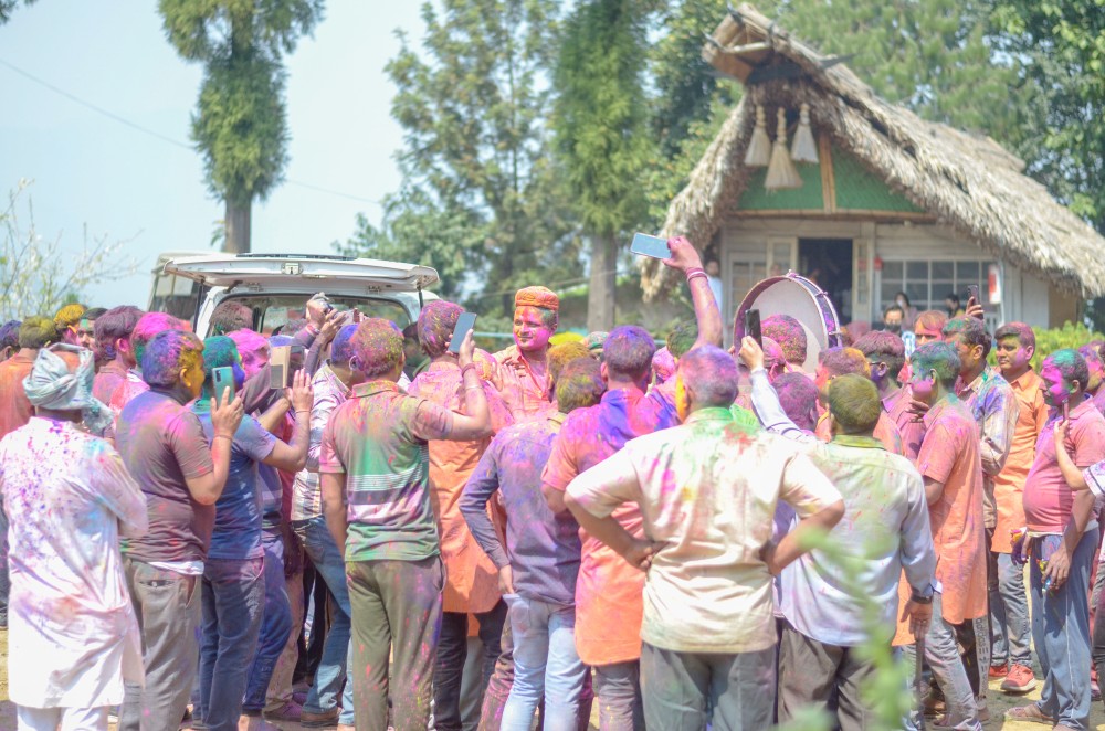 The Hindu community of Tuensang town celebrate Holi, the Festival of Colours at the residence of the Deputy Commissioner, Kumar Ramnikant. Holi marks the last full-moon day of the lunar month and symbolises new beginnings. (Morung Photo by Moses Hongang Chang)