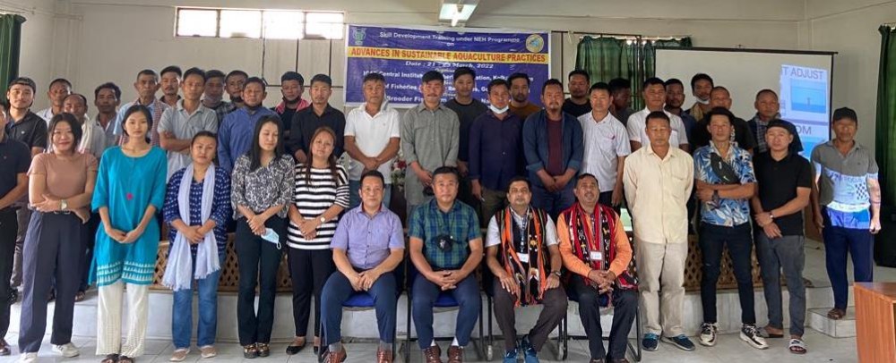 Fish farmers with Fishery department officials and resource persons. (DIPR Photo)