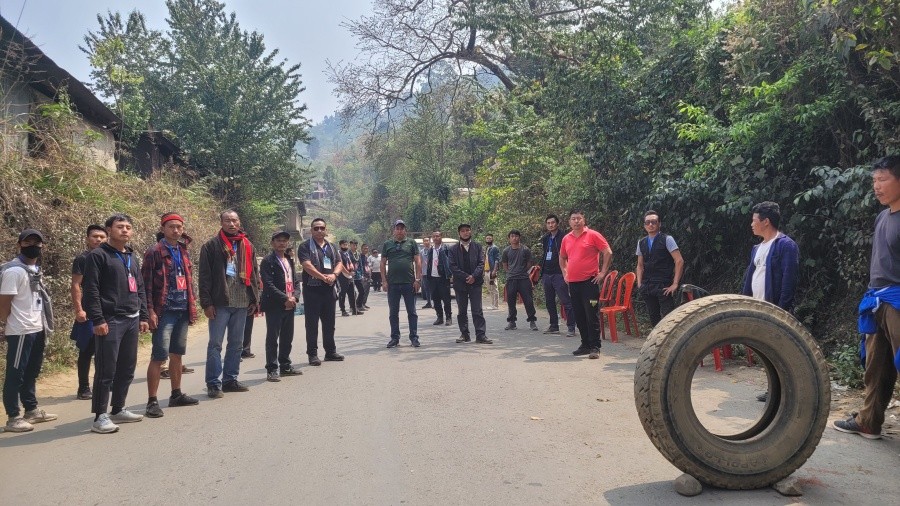 Southern Angami Youth Organization (SAYO) officials and volunteers enforcing the bandh within Southern Angami jurisdiction on March 23. (Morung Photo)