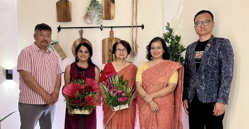 Abu Metha with officials from the US Consulate General Kolkata including Sonia Laul, Tinku Roy & Sangita Chanda. He was accompanied by Advisor, Theja Meru.