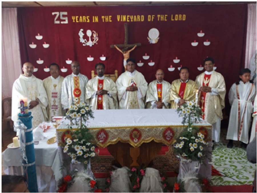 The community of St Andrew, Thenyizumi celebrated the Sacerdotal Silver Jubilee of Rev Fr Sojan Xavier on April 26.