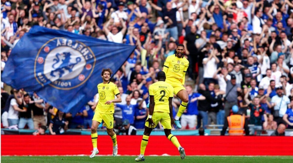 Chelsea's Ruben Loftus-Cheek, right, celebrates after scoring the opening goal during the English FA Cup semifinal soccer match between Chelsea and Crystal Palace at Wembley stadium in London, Sunday, April 17, 2022. (AP Photo/Ian Walton)