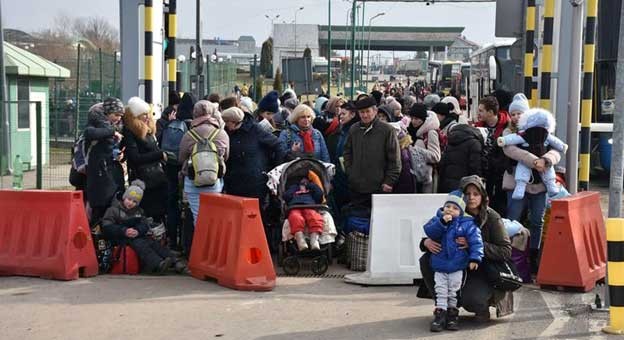 Refugees entering Poland from Ukraine at the Medyka border crossing point. March 2022. Credit: UNHCR/Chris Melzer
