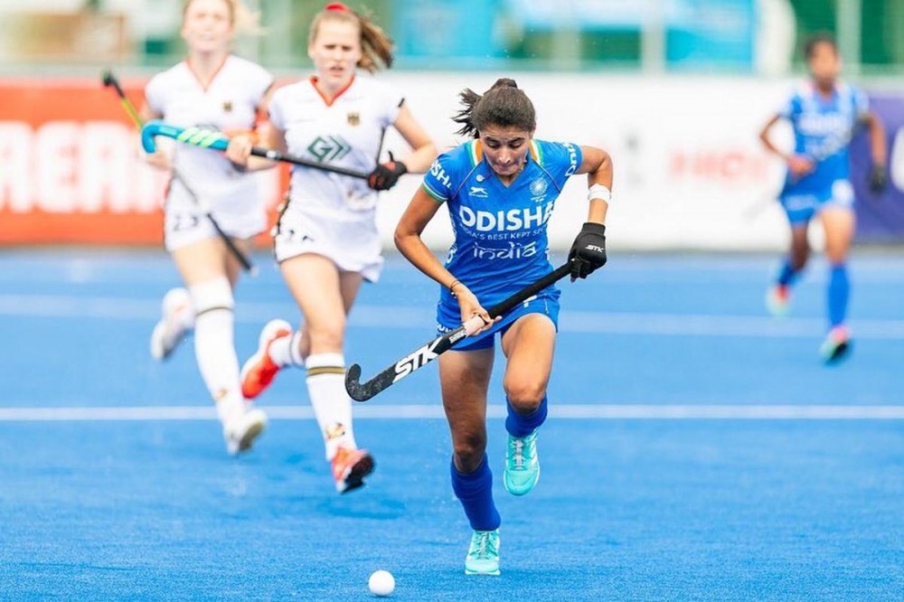 The Indians mostly relied on counter attacks and from one such move secured back-to-back penalty corners | Photo Credit: Twitter/@TheHockeyIndia