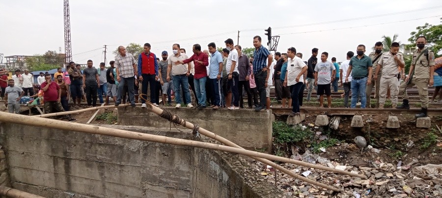 Advisor, Tovihoto Ayemi and DC Dimapur visiting the affected areas on Wednesday morning.