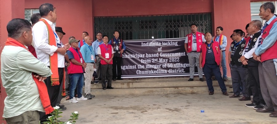 The JCCV locked down government offices in Dhansiripar sub division to protest the merger of 50 villages with Chümoukedima district on May 2.