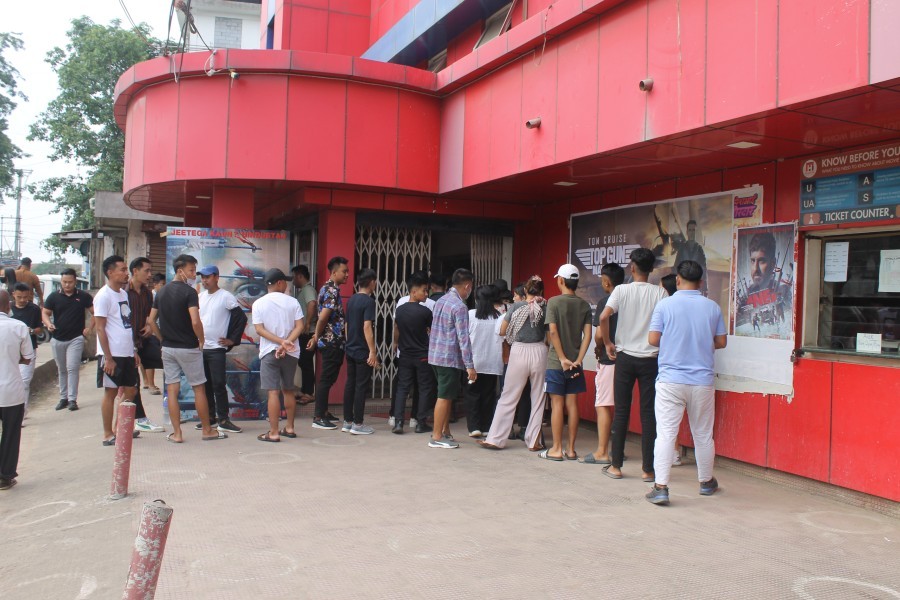 Young movie goers lining up outside the premises of Hill Star Cinema on May 27 to watch the premier of ‘Anek’ starring Ayushmann Khurrana and Andrea Kevichusa in leading roles. Ticket agents at the counter told The Morung Express that the 2:00 pm and 8:00 pm slots were all booked for the day while the 11:00 am slot saw quite a considerable turnout but not as much as the two latter slots. Some of the movie goers said that they were thrilled to watch the movie as there were a lot of buzz floating around social media prior to the release. “I got to know about it through some of my friends who shared the trailer of the movie on WhatsApp,” said one student waiting in line to get inside the cinema hall. Several individuals who came late, hoping to get a seat at the cinema were left disappointed as all the slots were full for the day. “Opai nai, we’ll have to try to come early tomorrow,” shared one other person who came with his girlfriend. (Morung Photo)