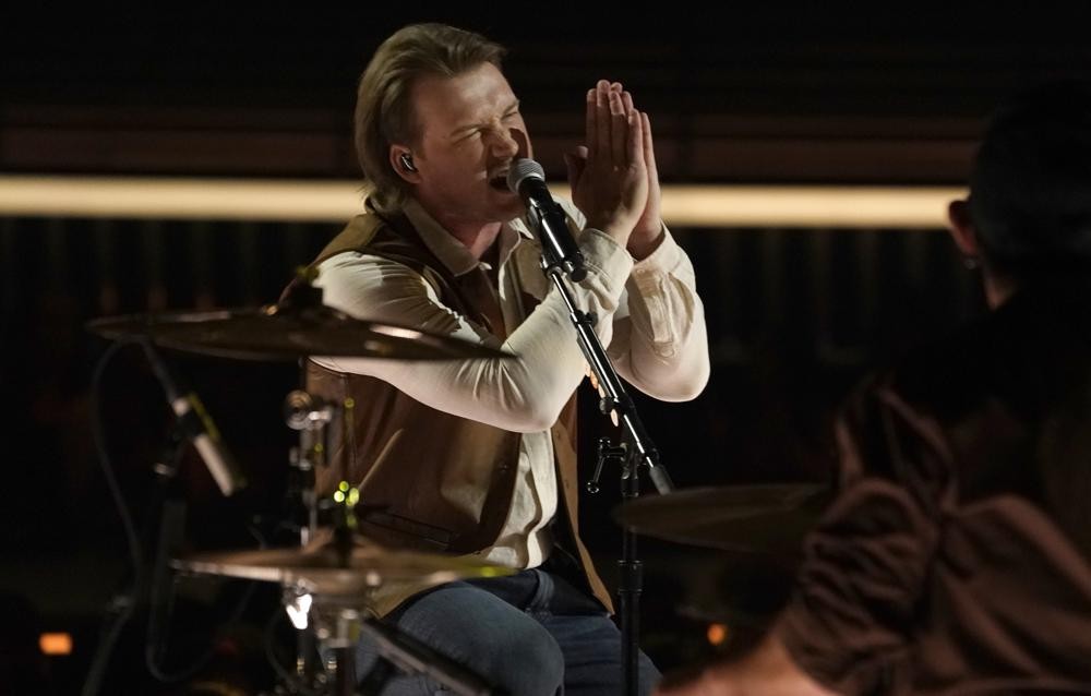 Morgan Wallen performs at the Billboard Music Awards on Sunday, May 15, 2022, at the MGM Grand Garden Arena in Las Vegas. (AP Photo/Chris Pizzello)