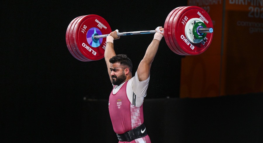 India's Vikas Thakur competes in the men's 96kg category weightlifting event at the Commonwealth Games 2022 (CWG), in Birmingham on August 2. (PTI Photo)