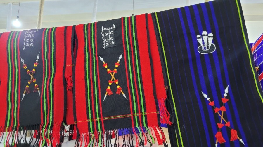 The Morung Express presents the glimpse of State Handloom Expo 2022 at Gorkha Public Panchayat Hall, Chandmari, Kohima on August 7. It will continue till August 20 from 10:00 AM to 4:00 PM daily. Coinciding with 8th National Handloom Day, this expo is organized by Nagaland Apex Weavers & Artisans Co-operative Federation Ltd, Dimapur (WEAFED) and sponsored by office of the Development Commissioner for Handlooms, Ministry of Textiles, Government of India, New Delhi. (Morung Photos)