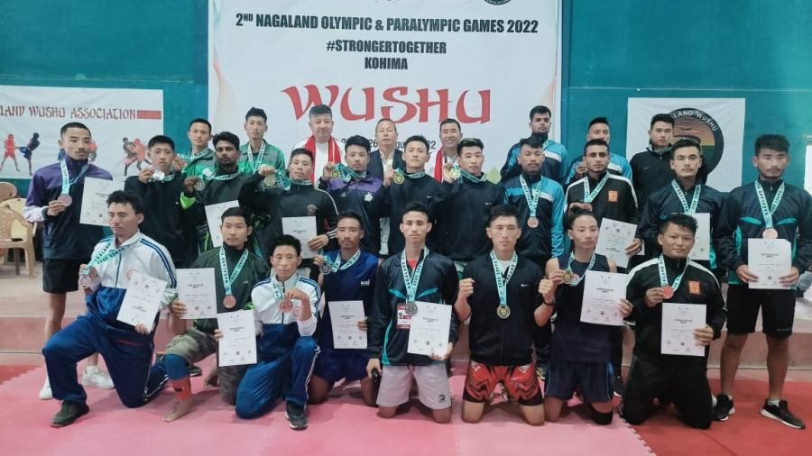 Abu Metha with NWA president Küdecho Khamo and others with winners. (Morung Photo)