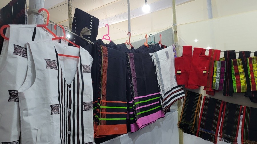 The Morung Express presents the glimpse of State Handloom Expo 2022 at Gorkha Public Panchayat Hall, Chandmari, Kohima on August 7. It will continue till August 20 from 10:00 AM to 4:00 PM daily. Coinciding with 8th National Handloom Day, this expo is organized by Nagaland Apex Weavers & Artisans Co-operative Federation Ltd, Dimapur (WEAFED) and sponsored by office of the Development Commissioner for Handlooms, Ministry of Textiles, Government of India, New Delhi. (Morung Photos)