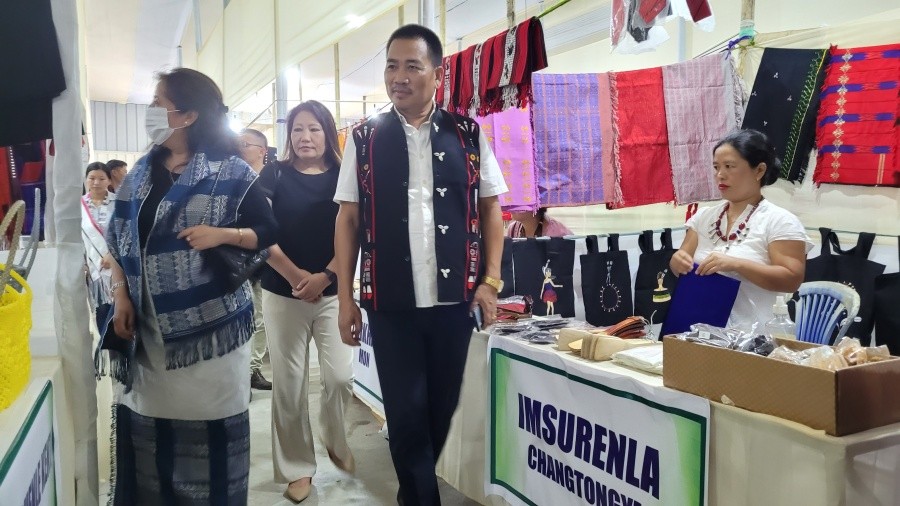 The Morung Express presents the glimpse of State Handloom Expo 2022 at Gorkha Public Panchayat Hall, Chandmari, Kohima on August 7. It will continue till August 20 from 10:00 AM to 4:00 PM daily. Coinciding with 8th National Handloom Day, this expo is organized by Nagaland Apex Weavers & Artisans Co-operative Federation Ltd, Dimapur (WEAFED) and sponsored by office of the Development Commissioner for Handlooms, Ministry of Textiles, Government of India, New Delhi. (Morung Photos)